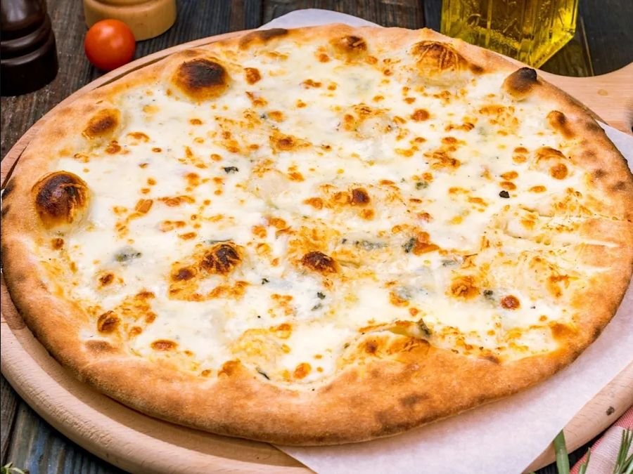 Pizza quattro formaggio